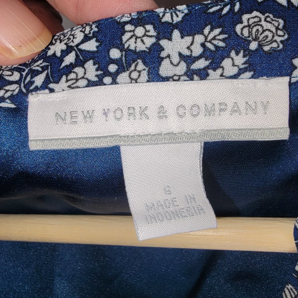 New York & Company Flowy Dress - Size 6 - Gently worn - Picture 3 of 4